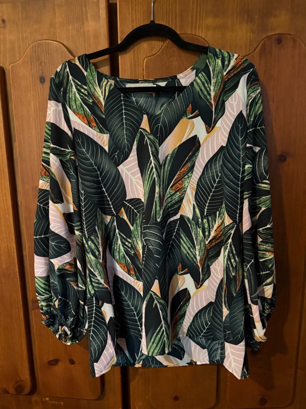 Tropical Leaf Print Long-Sleeve Blouse in Green